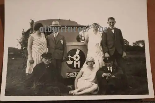 tolles altes Foto Personen Ausflug Oldtimer LKW mit Werbeschild - Raum Hannover