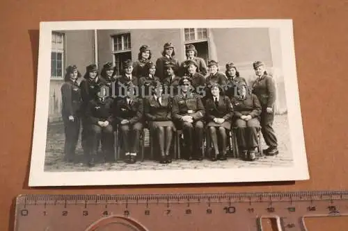 tolles altes Gruppenfoto - hübsche Blitzmädel der Luftwaffe