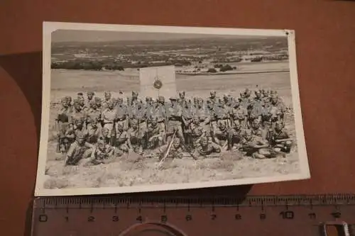 tolles altes Gruppenfoto - Soldaten Zielscheibe - Fliegerhorst Sizilien ??