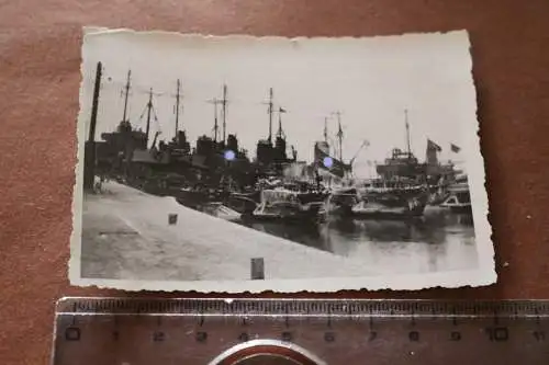 tolles altes Foto - Torpedoboote  in Kiel 