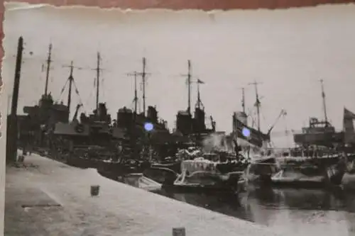 tolles altes Foto - Torpedoboote  in Kiel 