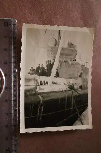 tolles altes Foto - Torpedoboot  111  eingefroren in Kiel 