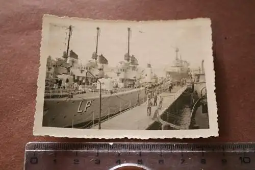 tolles altes Foto - Torpedoboote der Leopardklasse in Kiel 