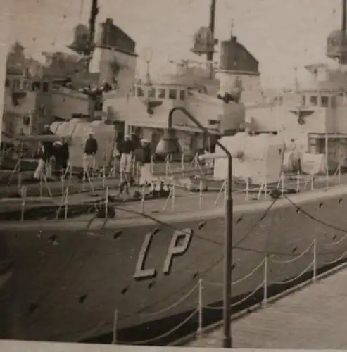 tolles altes Foto - Torpedoboote der Leopardklasse in Kiel 