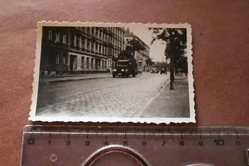 altes Foto - LKW fährt  durch eine Stadt Reichswehr  - 1933 Ort ??