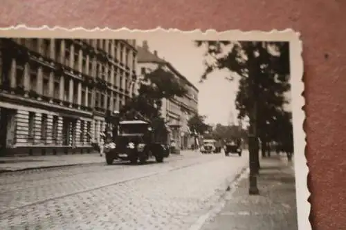  altes Foto - LKW fährt  durch eine Stadt Reichswehr  - 1933 Ort ??