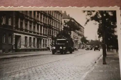  altes Foto - LKW fährt  durch eine Stadt Reichswehr  - 1933 Ort ??