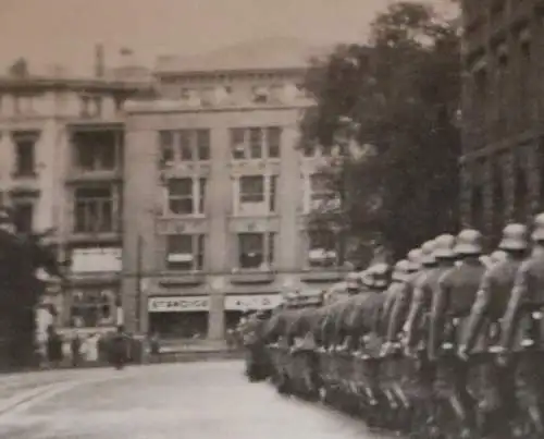  altes Foto - Soldaten marschieren durch eine Stadt Reichswehr  - 1933 Ort ??