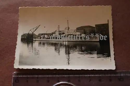 tolles altes Foto - Kauffoto ??  Zerstörer 82 in Bremerhaven 