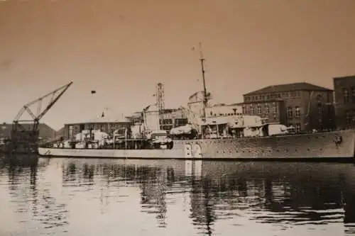 tolles altes Foto - Kauffoto ??  Zerstörer 82 in Bremerhaven 