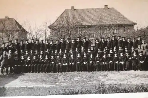 zwei tolle alte Gruppenfotos Matrosen - Ausbildung ?? Kaserne ?? Ort ?