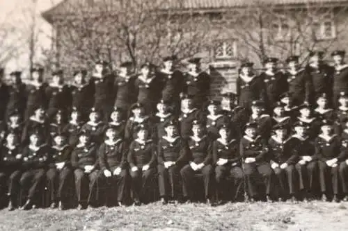 zwei tolle alte Gruppenfotos Matrosen - Ausbildung ?? Kaserne ?? Ort ?