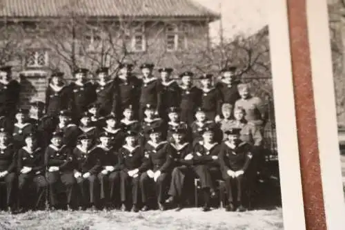 zwei tolle alte Gruppenfotos Matrosen - Ausbildung ?? Kaserne ?? Ort ?