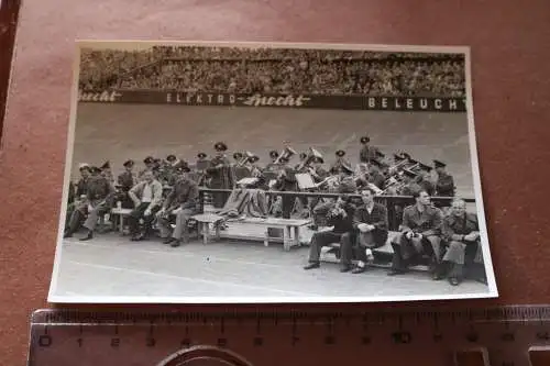 tolles altes Foto - Sportveranstaltung - Musikkapelle der Polizei spielt - 60-70