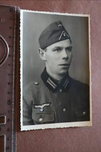 Tolles altes Foto - Portrait eines Soldaten mit Schiffchen