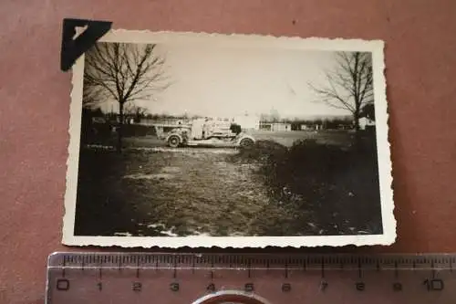 altes Foto schwere 8,8 AchtAcht Flak auf Sportplatz in Düsseldorf 1944