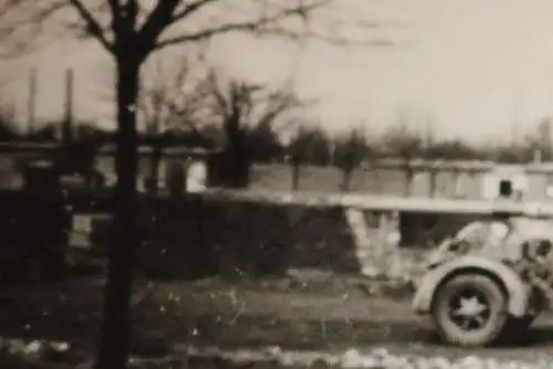 altes Foto schwere 8,8 AchtAcht Flak auf Sportplatz in Düsseldorf 1944