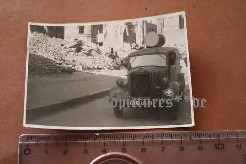 Tolles  altes Foto - Lautsprecherwagen der Luftwaffe im Tarnantrich - Symbol