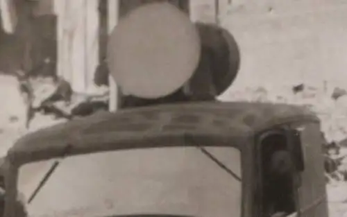 tolles  altes Foto - Lautsprecherwagen der Luftwaffe im Tarnantrich - Symbol 
