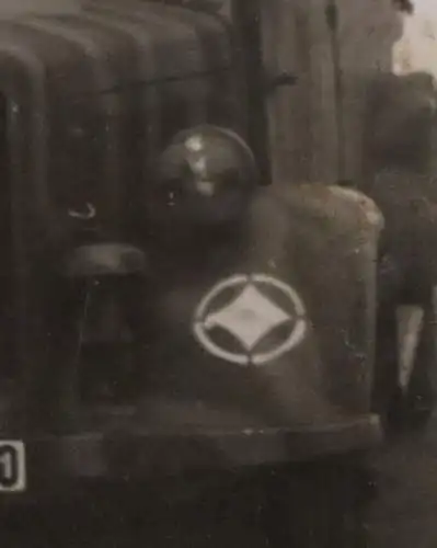 tolles  altes Foto - Lautsprecherwagen der Luftwaffe im Tarnantrich - Symbol 