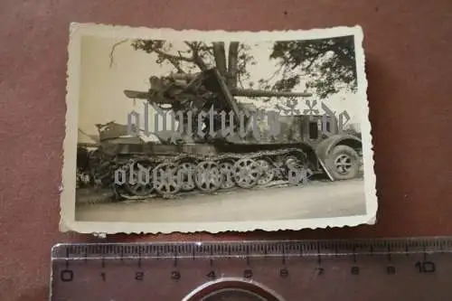 altes Foto seltene Aufnahme 8,8 cm Flak 18 (Sfl.) auf schwerem Zugkraftwagen 12t