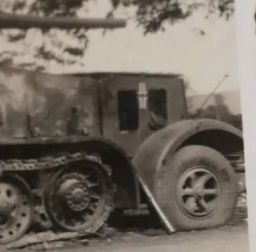 altes Foto seltene Aufnahme 8,8 cm Flak 18 (Sfl.) auf schwerem Zugkraftwagen 12t