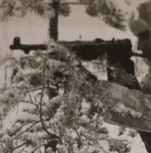 tolles altes Foto - Soldat wintertarn mit MP - Lappland 1941