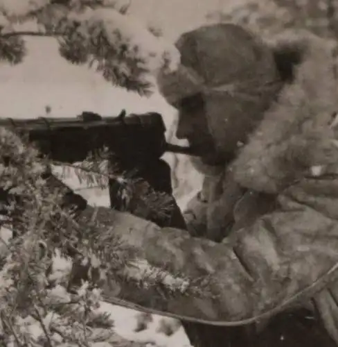tolles altes Foto - Soldat wintertarn mit MP - Lappland 1941