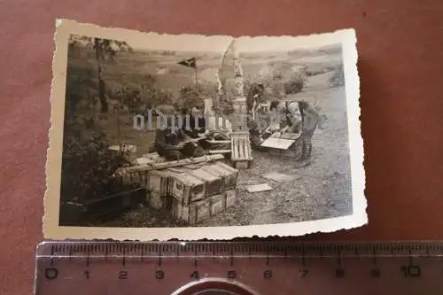 altes Foto - Soldaten prüfen Munition - Fallschirmjäger - Sklovo ??? 