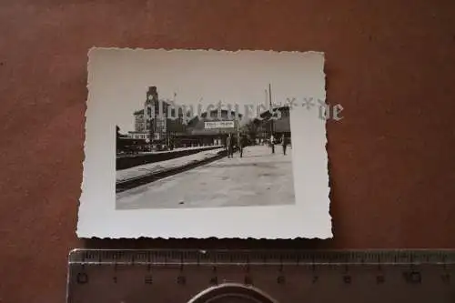 Tolles altes Foto  Bahnhof von Prag - Soldaten - Dampflok - 1940