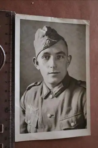 tolles altes Foto - Portrait eines Soldaten mit  Schiffchen  Oggersheim 1940