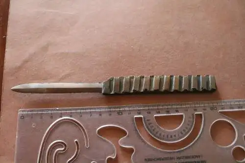 tolles altes Grabenkunststück Brieföffner aus Sprengring 