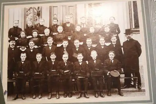 Zwei tolle alte Fotos Schulklassen, Konfirmation 1904 u 1910 - Ort ???