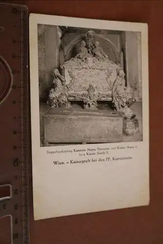 zwei alte Karten  Wien Kaisergruft bei den PP. Kapuzinern 1930