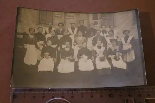 tolles altes Gruppenfoto - junge Frauen Haushaltshilfen ?  Werbung Maggi 