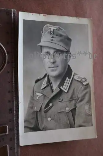 tolles altes Foto - Portrait eines Soldaten - Krimschild, Litze, Feldmütze 