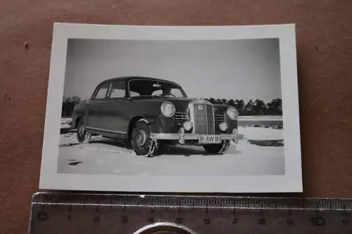 ein altes Foto Oldtimer  Mercedes Benz W180