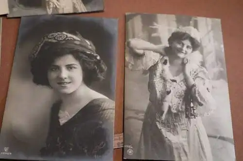 sechs  alte Postkarten, Fotokarten - Portraits Frauen 1900-1920