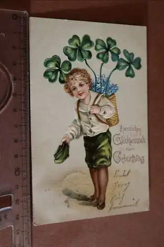 tolle alte Prägekarte - Glückwunsch Geburtstag Junge mit Kleeblätter 1908