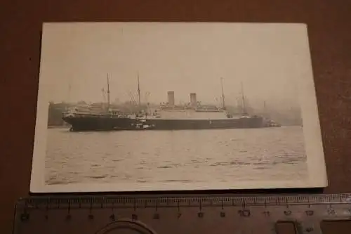 tolles altes Foto  - mir unbekannter Passagierdampfer im Hafen - Ort ? 1910-20 ?
