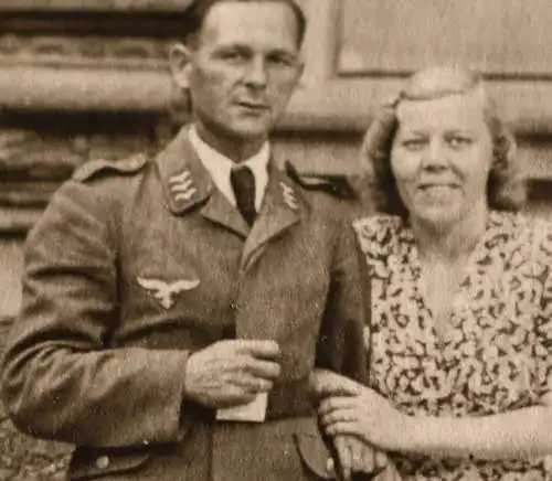 tolles altes Foto Soldat Luftwaffe mit Frau - Schloss Heidelberg 