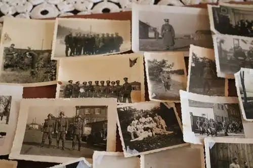 28 alte Fotos eines Soldaten 