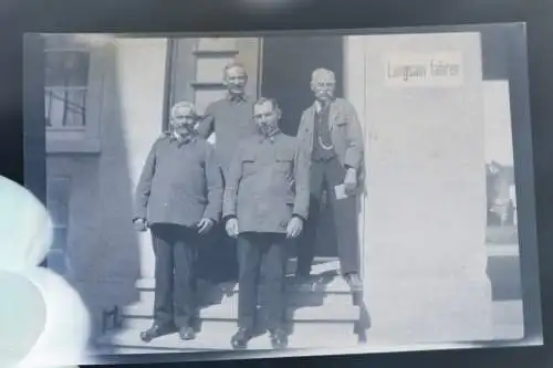 tolles altes Negativ - Soldaten ?? Beamte ?? mir unbekannte Uniform 
