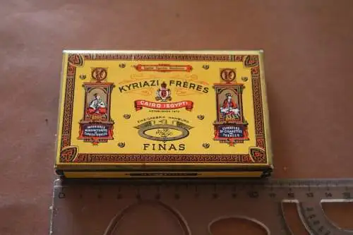 eine alte Zigarettenschachtel- Kyriazi Fréres Finas -groß   - Alter ??