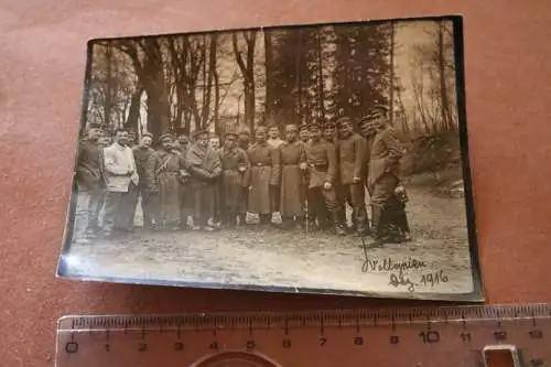 altes Foto - deutsche Soldaten mit gefangenen Russen ?? - Wolhynien 1916