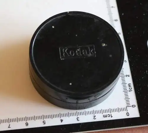 alte Dose von Kodak schwarz  rund  Durchmesser 5,4cm ??? 