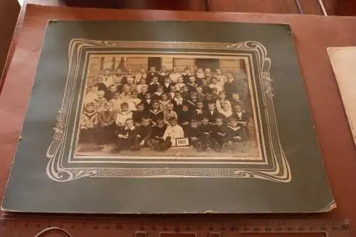 tolles altes Klassenfoto - Knabenschule - 1911  Ort ??? 