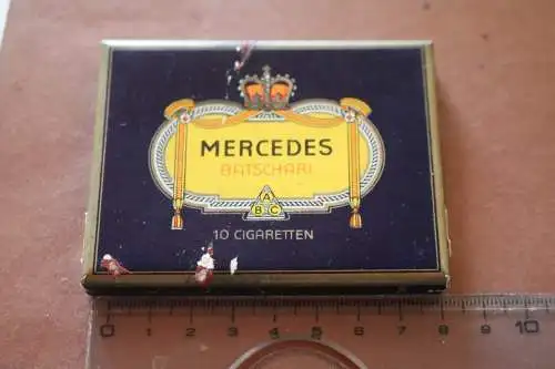 eine alte Zigarettenschachtel- Mercedes Batschari - Alter ??