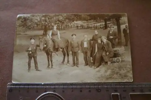 tolles altes Foto - Gruppe Personen, Feuerwehrmänner ?? Pferd - Neuffen 1914