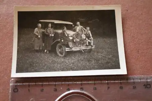 tolles altes Foto - Familie mit Oldtimer - Pfingsttour ?? 1933